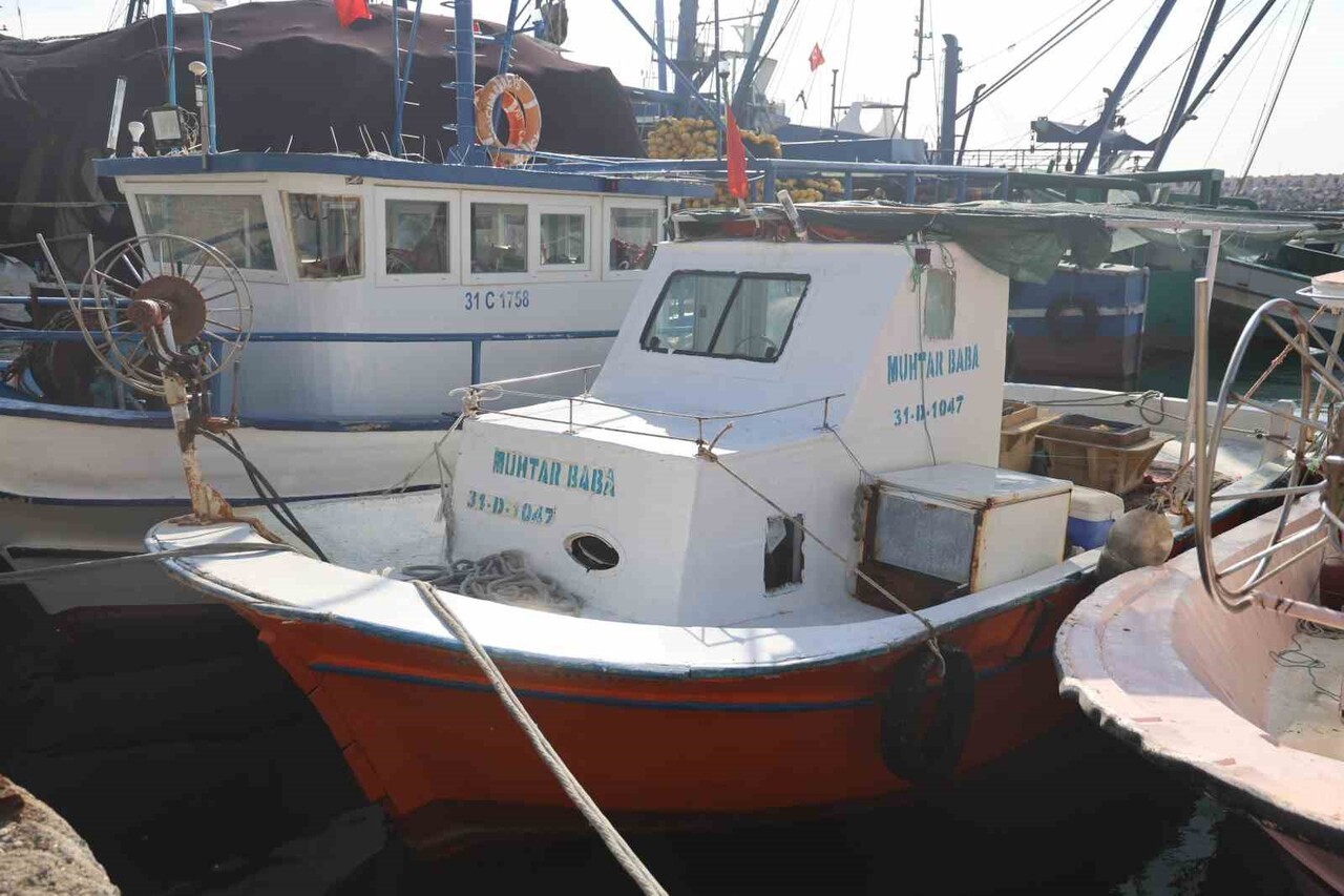 HATAY'IN SAMANDAĞ İLÇESİNDE TEKNESİYLE DENİZE AÇILAN BALIKÇIDAN 9 GÜNDÜR HABER ALINAMIYOR. SAHİL...