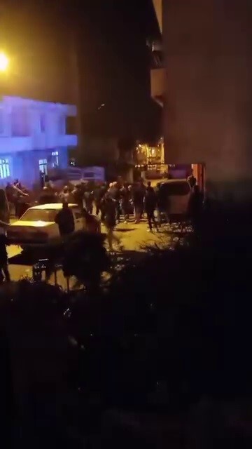 HATAY’DA 1 KİŞİNİN ÖLDÜĞÜ, 6 KİŞİNİN YARALANDIĞI 2 AİLE ARASINDA YAŞANAN KAVGADA SOKAK SAVAŞ...