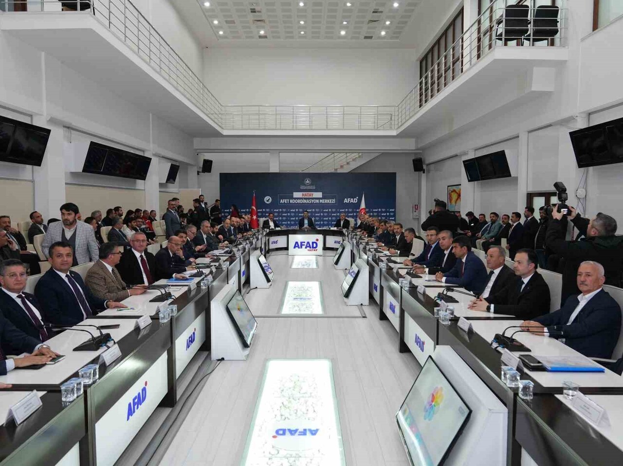 HATAY’DA 3 DÖNEM MİLLETVEKİLLİĞİ YAPAN CHP’Lİ SERKAN TOPAL, KATILDIĞI İL AFET KOORDİNASYON...