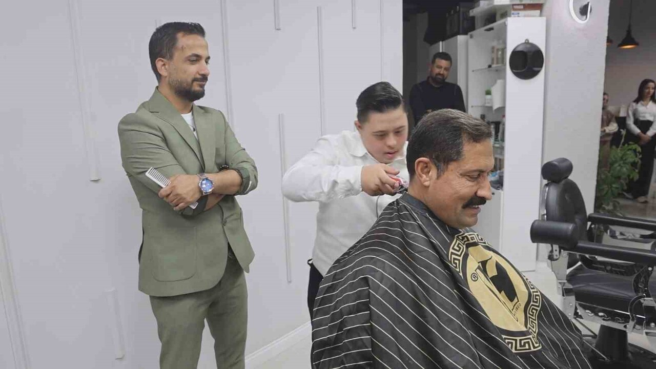 HATAY’DA YAŞAYAN 16 YAŞINDA OLAN KUAFÖR DOWN SENDROMLU ŞÜKRÜ DAĞLI’NIN 3 ARALIK DÜNYA ENGELLİLER...