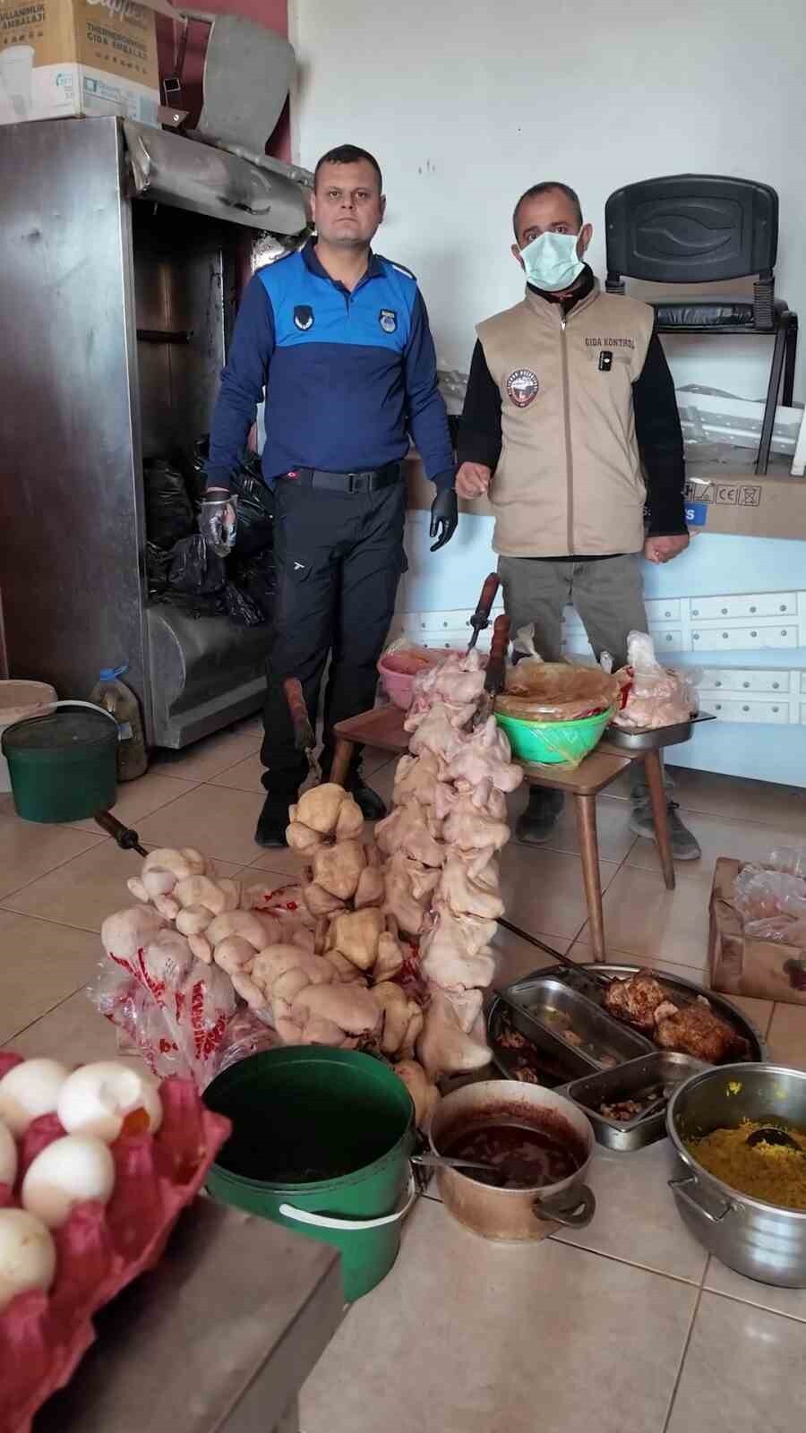 HATAY’DA ZABITA EKİPLERİNİN DENETİMİ ESNASINDA HİJYEN KURALLARINA UYMAYAN DÖNERCİDE MİDE...