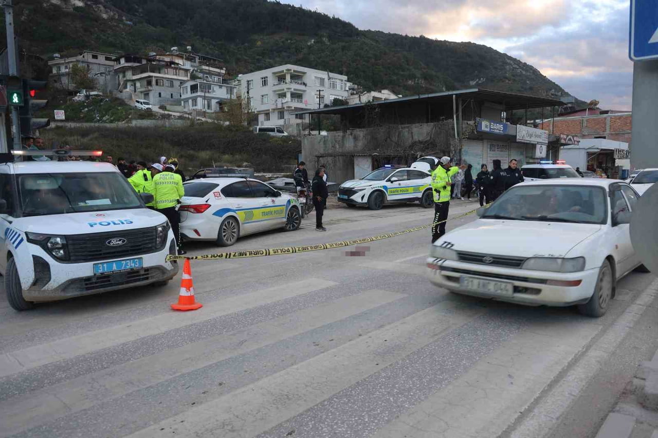 HATAY’IN ANTAKYA İLÇESİNDE MİKSERİN EZDİĞİ MOTOSİKLETTE YOLCU OLAN 13 YAŞINDAKİ ÇOCUK ESAT DİKMEN...