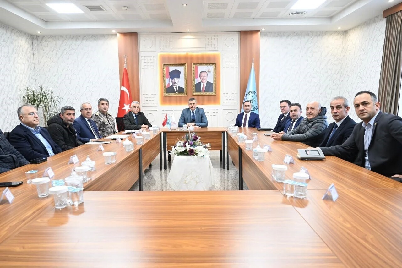 HAVALİMANI KIŞ TEDBİRLERİ TOPLANTISI, VALİ MUSTAFA ÇİFTÇİ BAŞKANLIĞINDA...