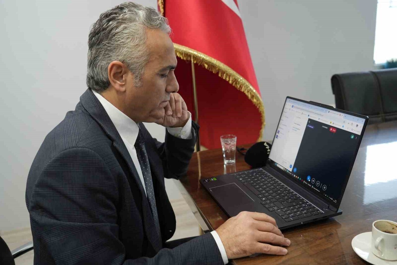 HEKİMSEN GENEL BAŞKANI UZM. DR. ADİL KURBAN, GAZZELİ BİR MESLEKTAŞIYLA ÇEVRİM İÇİ...