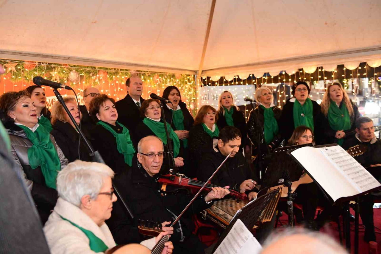 HER AKŞAM BİR BAŞKA KONSER İLE BURSALILARIN EĞLENCE DURAĞI OLAN OSMANGAZİ MEYDANI’NDAKİ YENİ YIL...