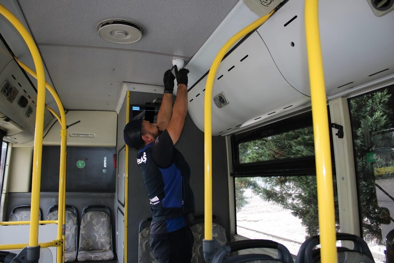 HER GÜN TOPLU TAŞIMA ARAÇLARINDA YÜZ BİNLERCE VATANDAŞI TAŞIYAN BURULAŞ, ARAÇLARDA MEVCUT GÜVENLİK...