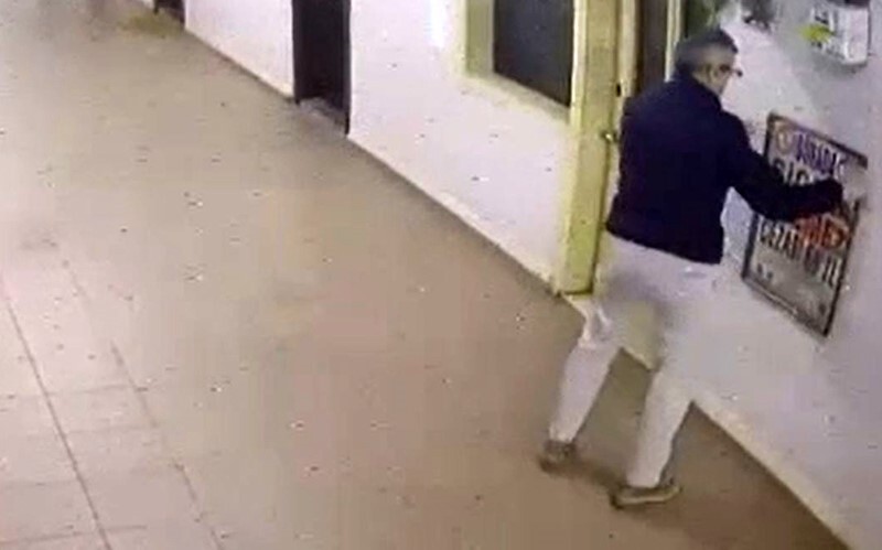 HIRSIZLIK ANI SANİYE SANİYE GÜVENLİK KAMERASINA YANSIDI.