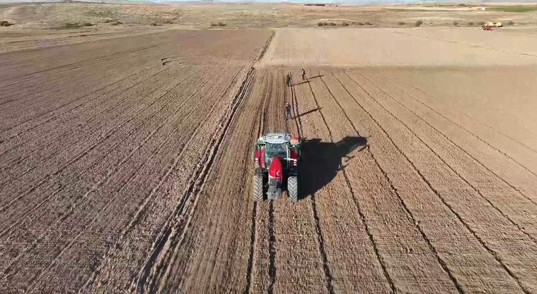 İÇ ANADOLU BÖLGESİ'NDE VE ÖZELLİKLE KIRŞEHİR'DE YAĞIŞLARIN YETERSİZ KALDIĞINI İFADE EDEN TOPRAK...