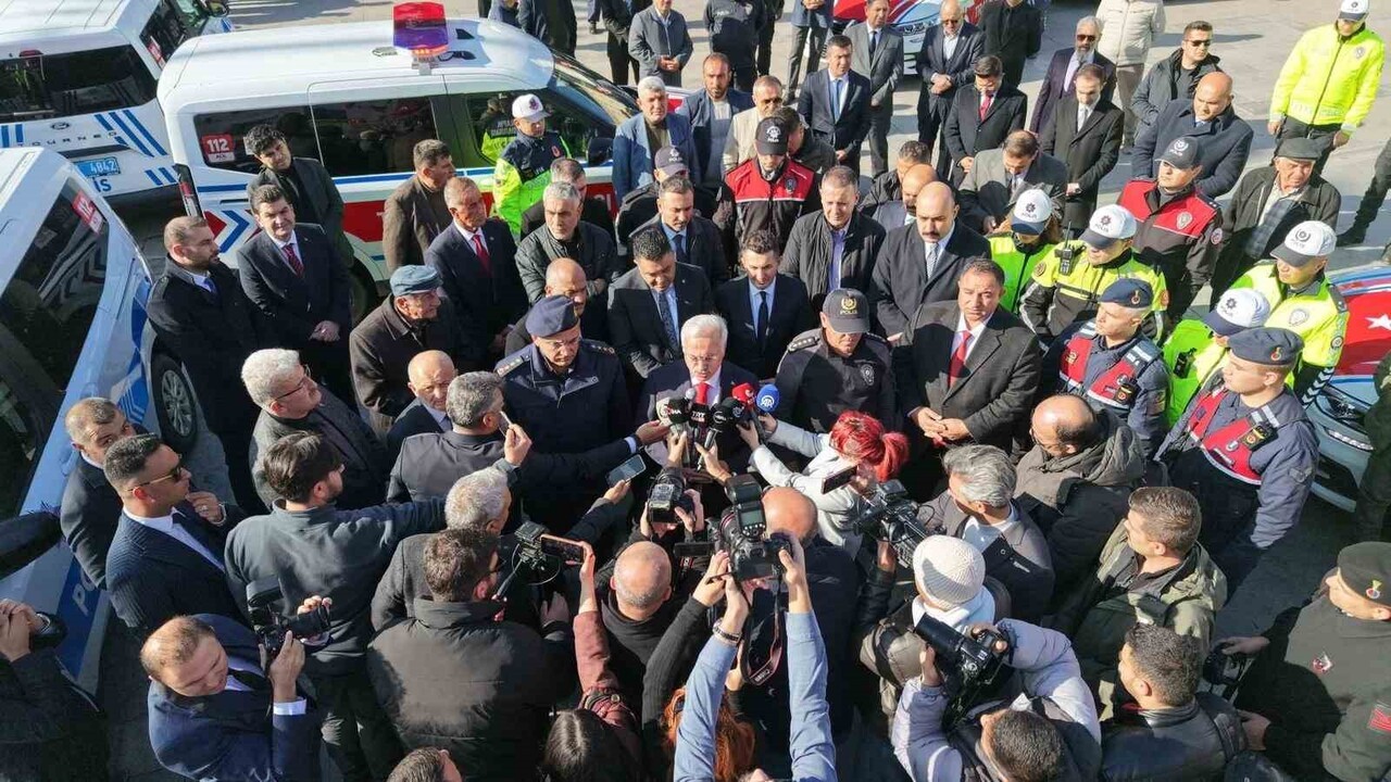 İÇİŞLERİ BAKANLIĞI TARAFINDAN AKSARAY EMNİYETİ VE JANDARMASINA TAHSİS EDİLEN 118 YENİ ARAÇ BUGÜN...