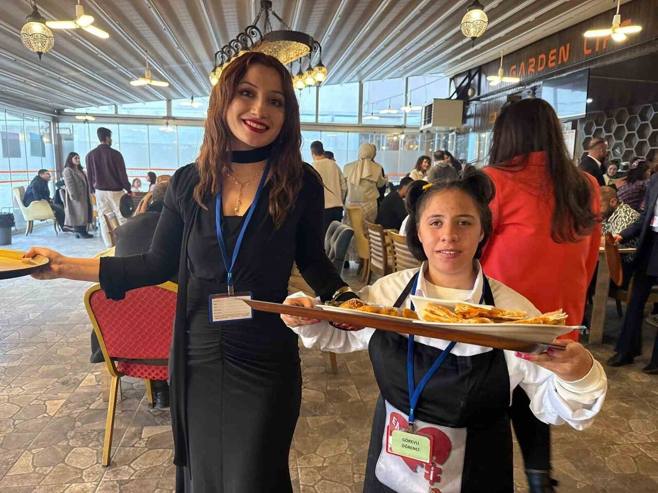 IĞDIR’DA ÖZEL GEREKSİNİMLİ BİREYLER BİR GÜNLÜĞÜNE KAFE İŞLETTİ