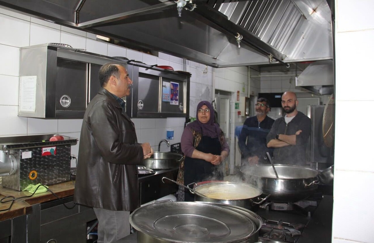 IĞDIR’DA PANSİYON ZİYARETİNDE KORUYUCU EKİPMAN TARTIŞMASI