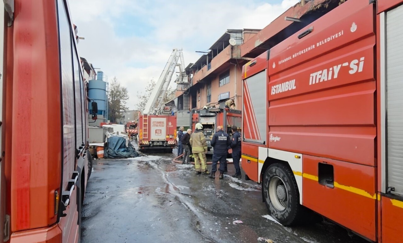 İKİTELLİ ORGANİZE SANAYİ BÖLGESİ PİK DÖKÜMCÜLER SİTESİ’NDE BULUNAN BİR PLASTİK İMALATHANESİNDE...