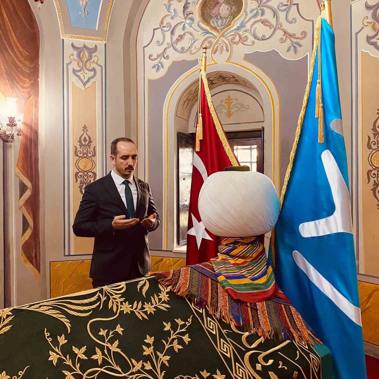 İL MÜDÜRÜ BOZKURT'DAN ERTUĞRULGAZİ VE ŞEYH EDEBALİ TÜRBELERİNE ZİYARET