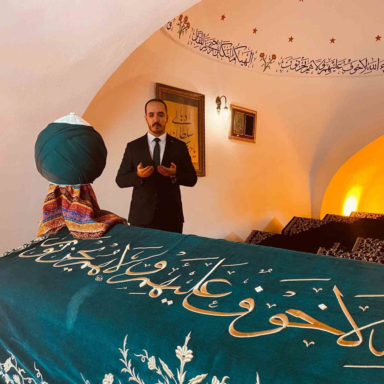 İL MÜDÜRÜ BOZKURT'DAN ERTUĞRULGAZİ VE ŞEYH EDEBALİ TÜRBELERİNE ZİYARET