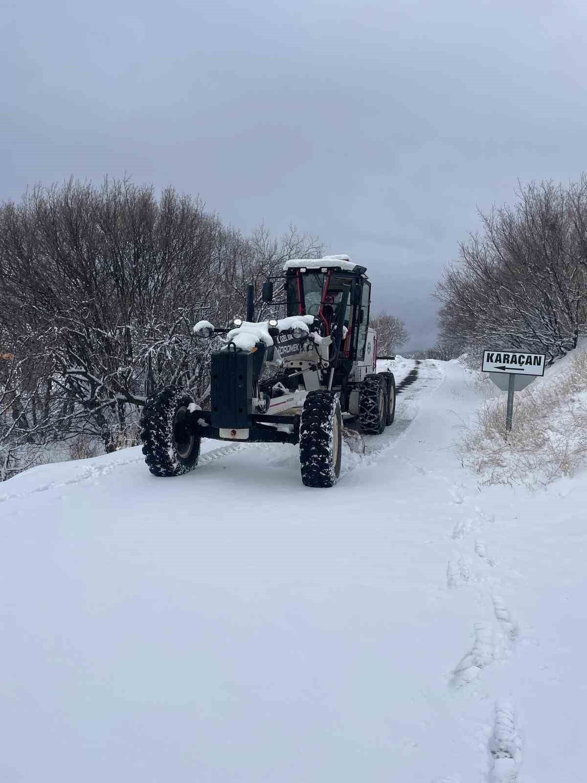 İL ÖZEL İDARESİ KARLA MÜCADELE EKİPLERİNİN ÇALIŞMALARI SÜRÜYOR
