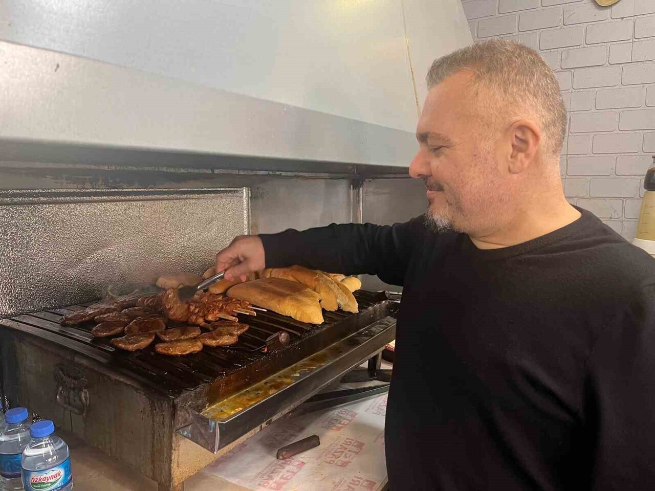 İLÇEDEKİ KÖFTE USTALARINDAN MAHMUT YALÇIN, ÇERKEZMÜSELLİM KÖFTESİNİN YOLCULUĞUNUN 1982 YILINDA...