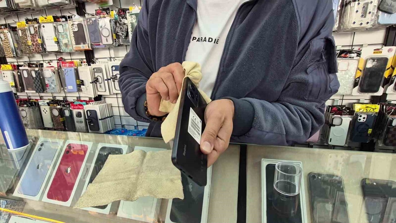 İLETİŞİMDEN BİLGİYE ERİŞİME KADAR HAYATIN HER ANINI KOLAYLAŞTIRAN CEP TELEFONLARI, SAĞLADIKLARI...