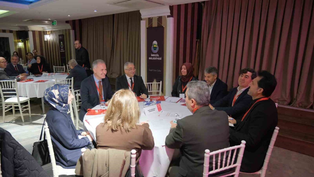 İNEGÖL BELEDİYESİ, TÜM DÜNYANIN KRONİK SORUNU OLARAK GÖRÜLEN AİLE KURUMUNDAKİ ÇÖKÜŞE İLİŞKİN...