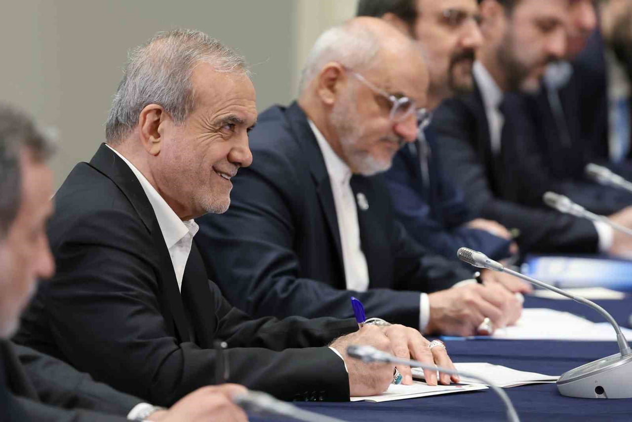 İRAN CUMHURBAŞKANI MESUD PEZEŞKİYAN, ABD BAŞKANI DONALD TRUMP’IN İRAN’I HEDEF ALAN AÇIKLAMALARINA...