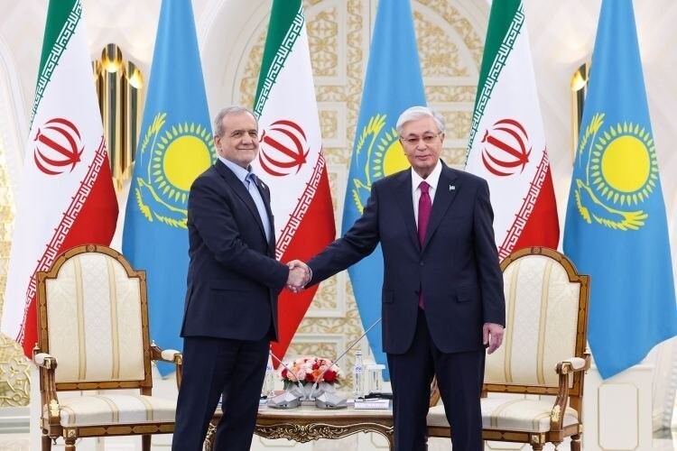İRAN CUMHURBAŞKANI MESUD PEZEŞKİYAN, RESMİ TEMASLARDA BULUNMAK ÜZERE GELDİĞİ KAZAKİSTAN'DA...