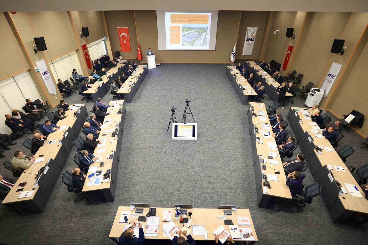 İRAP TOPLANTISINDA DEPREM BAŞTA OLMAK ÜZERE RİSK AZALTMA ÇALIŞMALARI DEĞERLENDİRİLDİ