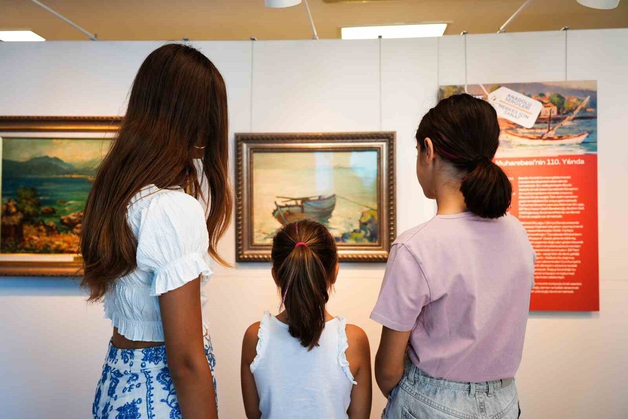 İŞ SANAT ANADOLU SERGİLERİ'NİN 2025 YILINDAKİ SON DURAĞI, OSMANLI ÇİNİ SANATININ MERKEZLERİNDEN...