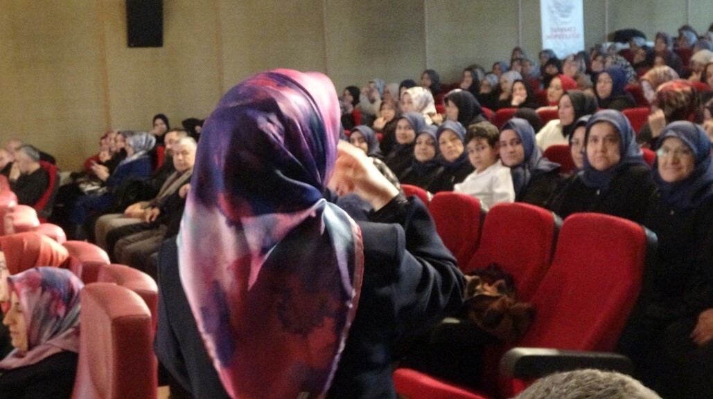 İŞİTME VE GÖRME ENGELLİ ÖĞRENCİLER KUR'AN TİLAVETİ VE İLAHİLERLE GÖNÜLLERİ FETHETTİ