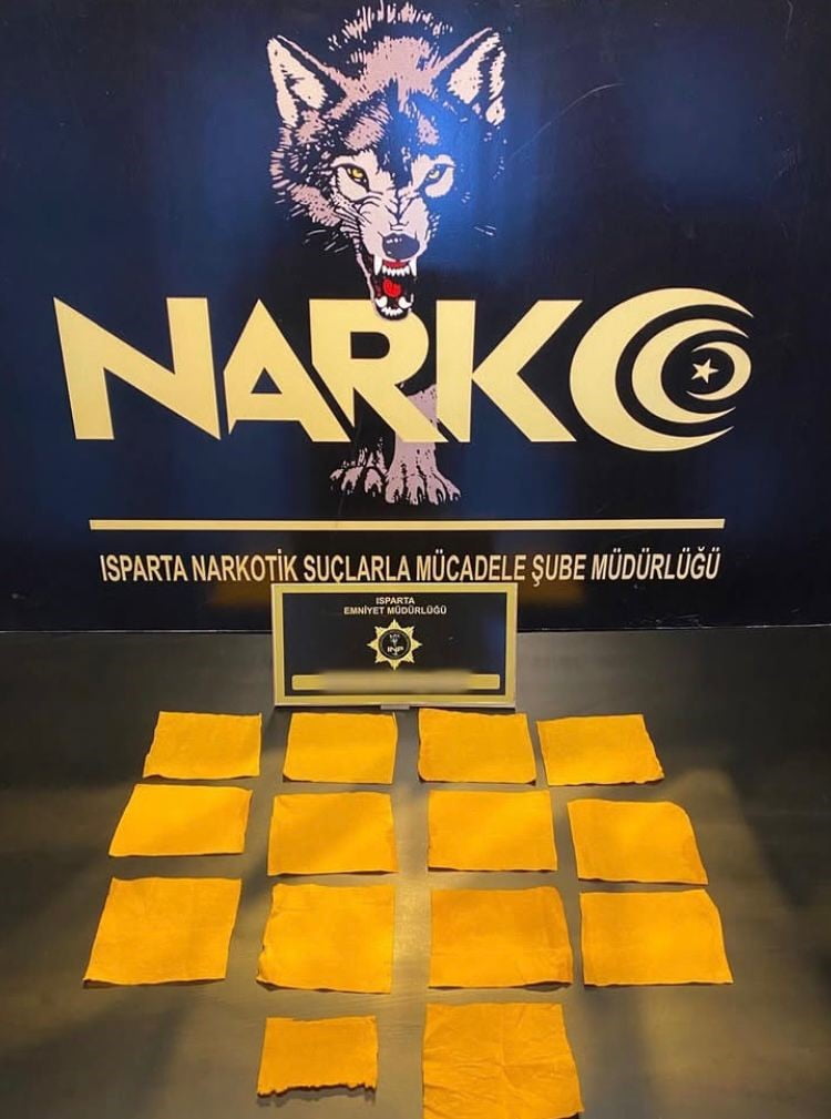 ISPARTA'DA POLİS EKİPLERİNCE YAPILAN ÇALIŞMADA, KAĞIDA EMDİRİLMİŞ 4 BİN 71 ADET UYUŞTURUCU MADDE...