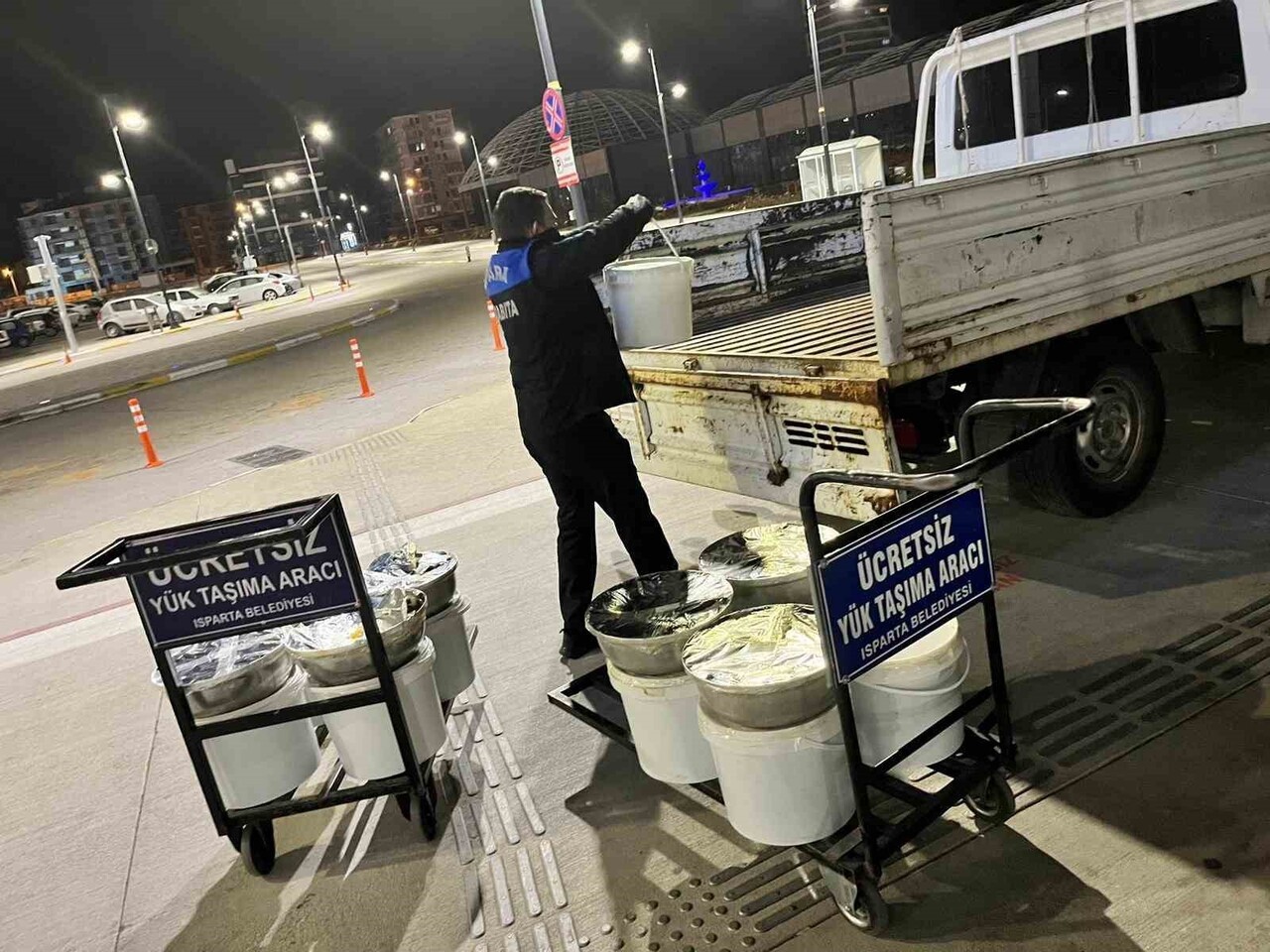 ISPARTA BELEDİYESİ ZABITA MÜDÜRLÜĞÜ EKİPLERİ, SATIŞI YAPILMAK ÜZERE ANKARA'DAN ISPARTA'YA KOVA VE...