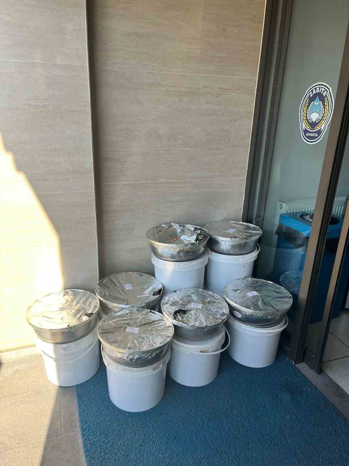 ISPARTA BELEDİYESİ ZABITA MÜDÜRLÜĞÜ EKİPLERİ, SATIŞI YAPILMAK ÜZERE ANKARA'DAN ISPARTA'YA KOVA VE...