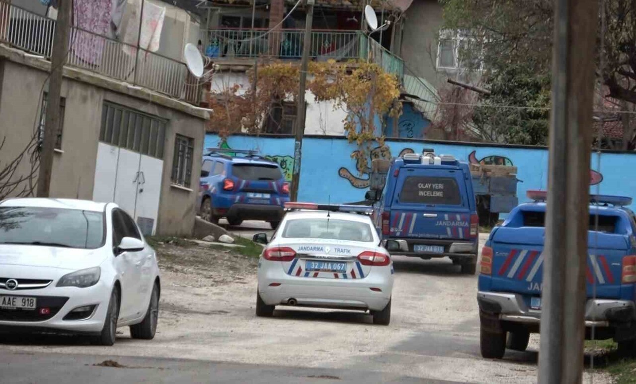 ISPARTA’NIN KEÇİBORLU İLÇESİNDE YANMIŞ BİR ARACIN YAKININDA BAŞSIZ BİR CESET BULUNDU. KAYBOLAN...