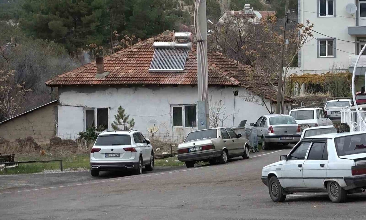 ISPARTA’NIN KEÇİBORLU İLÇESİNDE YANMIŞ BİR ARACIN YAKININDA BAŞSIZ BİR CESET BULUNDU. KAYBOLAN...