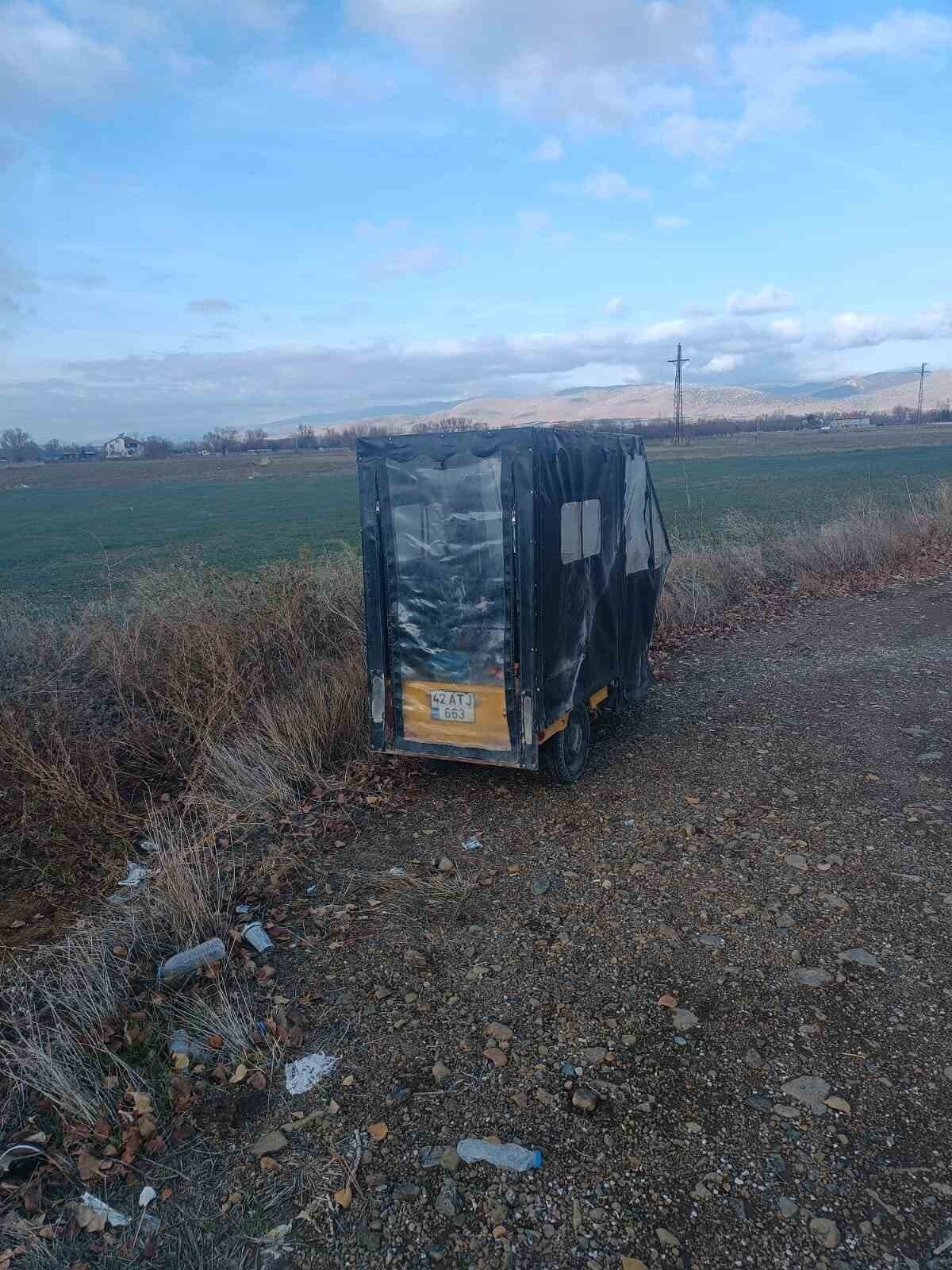 ISPARTA’NIN ŞARKİKARAAĞAÇ İLÇESİNDE, SÜRÜCÜSÜNÜN GİDON HÂKİMİYETİNİ KAYBETMESİ SONUCU DEVRİLEN...