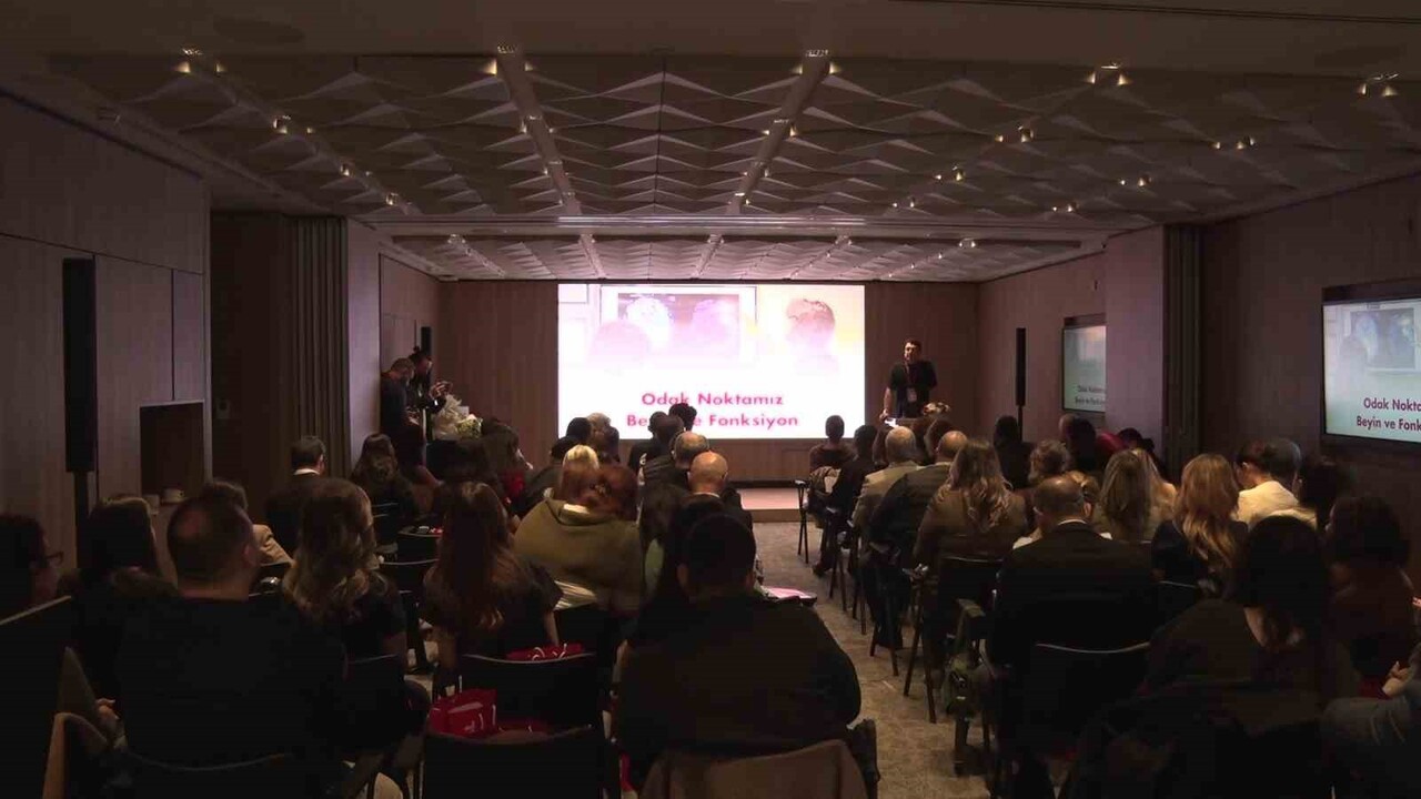 İSTANBUL'DA DÜZENLENEN 5. MUCİZE ORGAN BEYİN SEMPOZYUMU, HASTALARIN PAYLAŞTIĞI İLHAM VEREN...