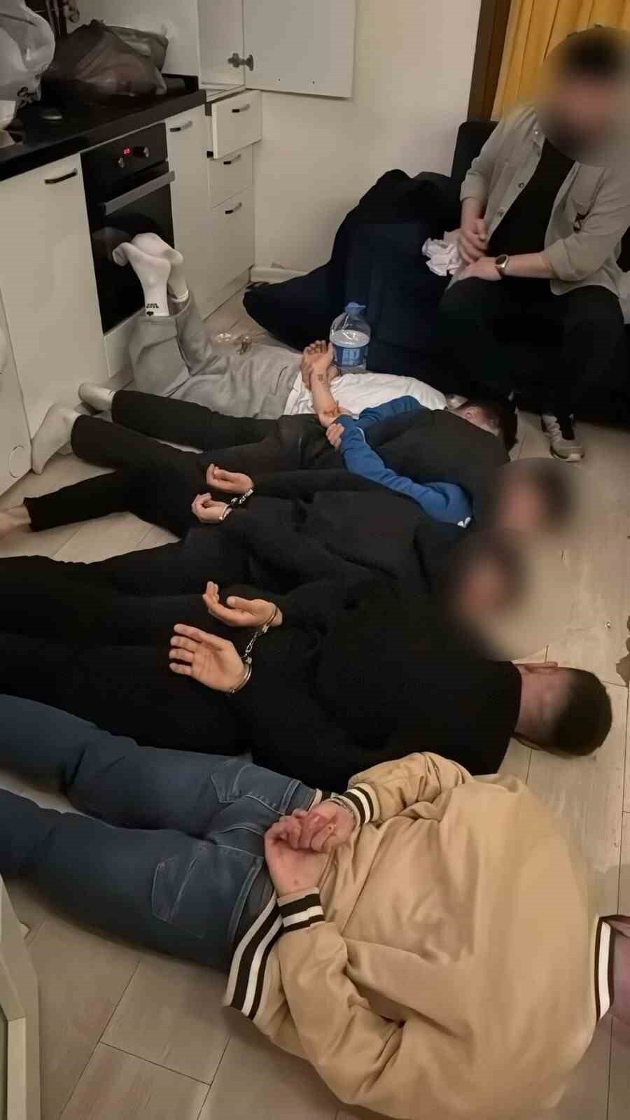 İSTANBUL'DA İŞ YERİ, EV, ARAÇ KURŞUNLAMA GİBİ SUÇLARA KARIŞAN YENİ NESİL SUÇ ÖRGÜTÜNE YÖNELİK...