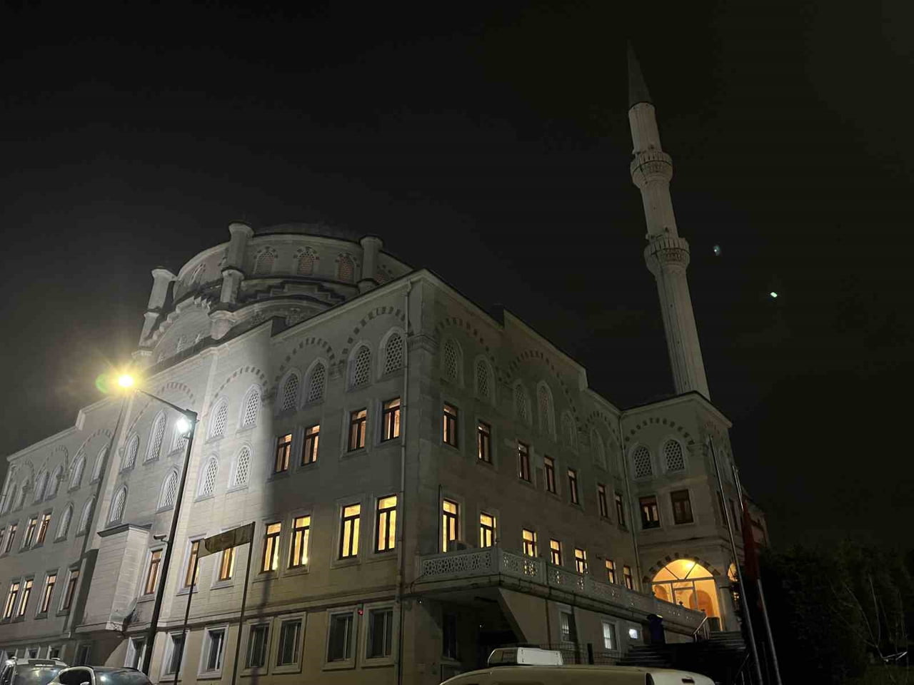 İSTANBUL BAŞAKŞEHİR’DE YAŞLI BİR ADAM CAMİ TUVALETİNDE ÖLÜ BULUNDU.