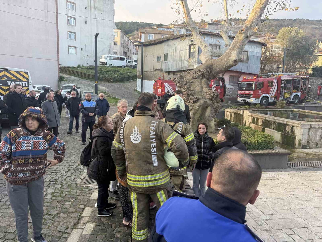 İSTANBUL ÇATALCA’DA, TEK KATLI BİR EVDE ÇIKAN YANGIN KISA SÜREDE TÜM EVİ SARDI. PANİĞE NEDEN OLAN...