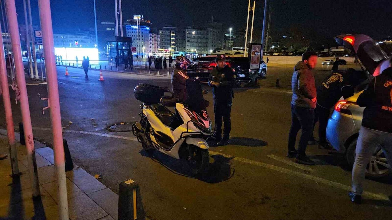 İSTANBUL’DA ‘HUZUR İSTANBUL’ ADLI ASAYİŞ UYGULAMASI TAKSİM’DE YAPILDI.