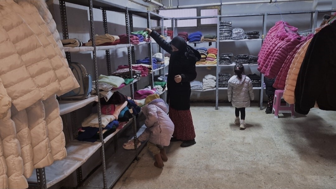 İSTANBUL SULTANGAZİ MERKEZ HABİBLER MAHALLESİ'NDE İHTİYAÇ SAHİPLERİ İÇİN GÖNÜLLÜLERİN DE...