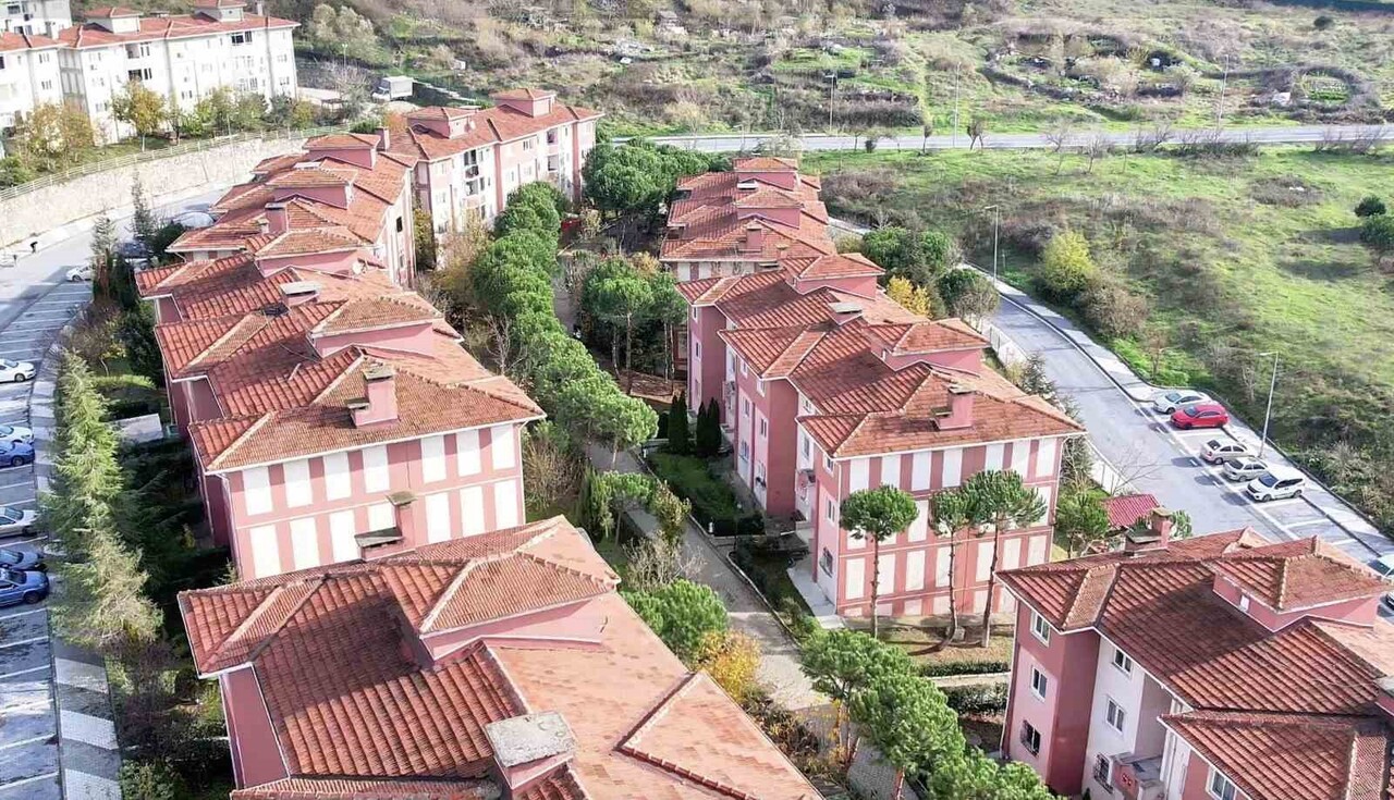 İSTANBUL’UN ARNAVUTKÖY İLÇESİNDE BULUNAN TAŞOLUK TOKİ KONUTLARI, 900 TL GİBİ DÜŞÜK BİR AİDATLA...