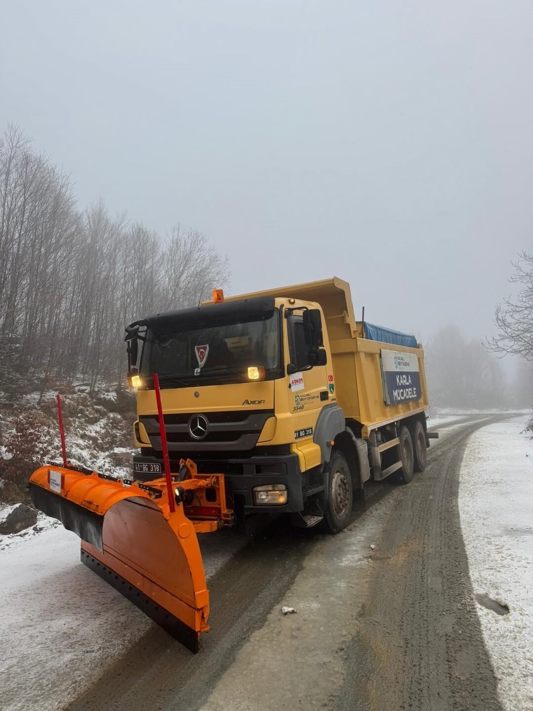 İSTANBUL’UN YANI BAŞINDAKİ ÖNEMLİ KIŞ TURİZM MERKEZLERİNDEN KARTEPE’DE KAR YAĞIŞI ETKİSİNİ...