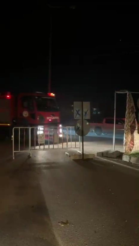 İTFAİYE EKİPLERİ YOLUN KAPALI OLMASI NEDENİYLE GERİ DÖNMEK ZORUNDA KALINCA YANGIN BÖLGESİNE GEÇ...