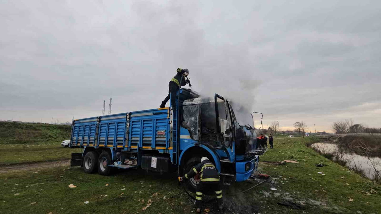 ITFAİYENİN KAMYONU MÜDAHALESİ