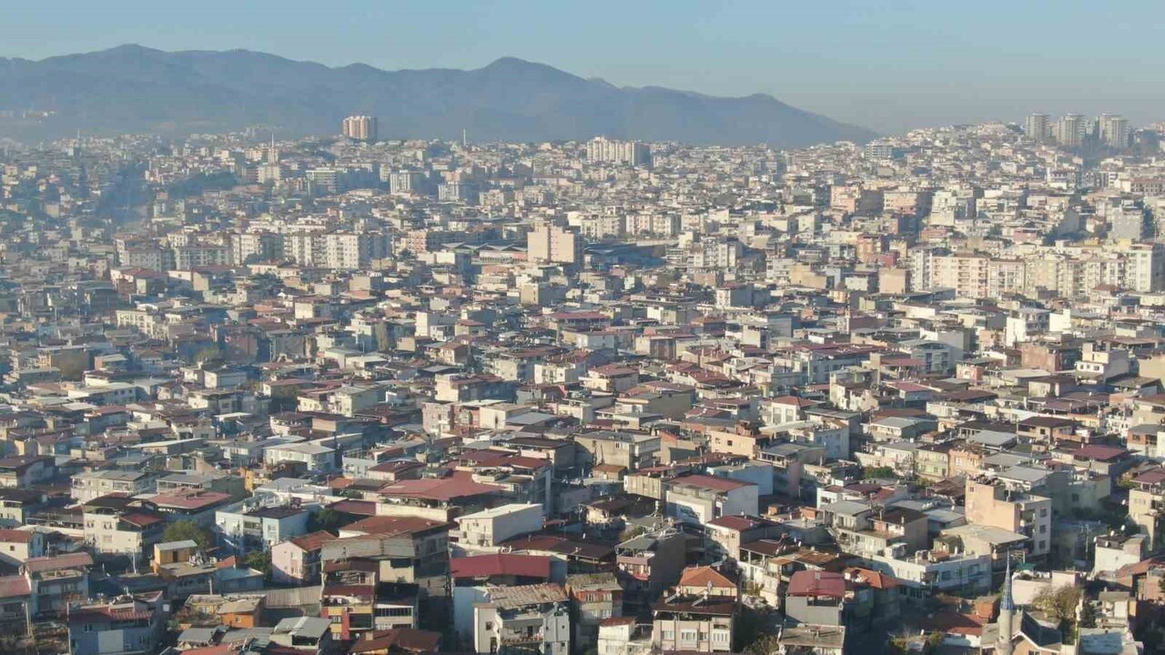 İZMİR'DE GECEKONDUSUNA EKLENTİ YAPTIĞI İÇİN İMAR KİRLİLİĞİ SUÇUNDAN ADLİ CEZA ALAN VATANDAŞIN...