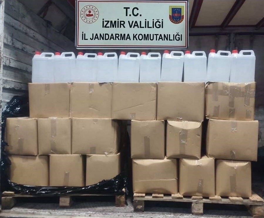 İZMİR'DE JANDARMA EKİPLERİ, YILBAŞI ÖNCESİ BORNOVA’DA OPERASYON DÜZENLEDİ. OPERASYONDA BİR...
