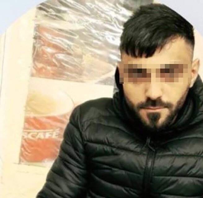 İZMİR’DE BOŞANMA AŞAMASINDAKİ EŞİNİ GÖRÜNTÜLÜ ARAYARAK 3 YAŞINDAKİ ÇOCUĞUNUN BOĞAZINA EKMEK BIÇAĞI...