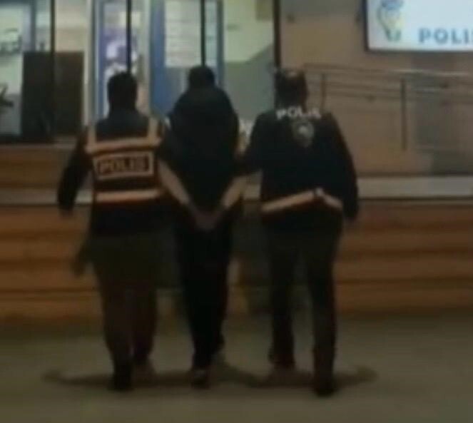 İZMİR’İN ÇİĞLİ İLÇESİNDE POLİS EKİPLERİNCE UYUŞTURUCU MADDE TİCARETİ VE İMALATINA YÖNELİK...