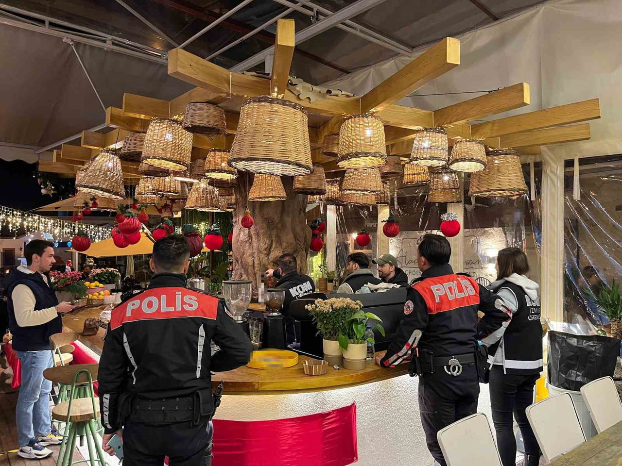 İZMİR’İN TURİSTİK İLÇESİ ÇEŞME'DE, YILBAŞI ETKİNLİKLERİNİN HUZUR VE GÜVEN ORTAMINDA GEÇMESİ...