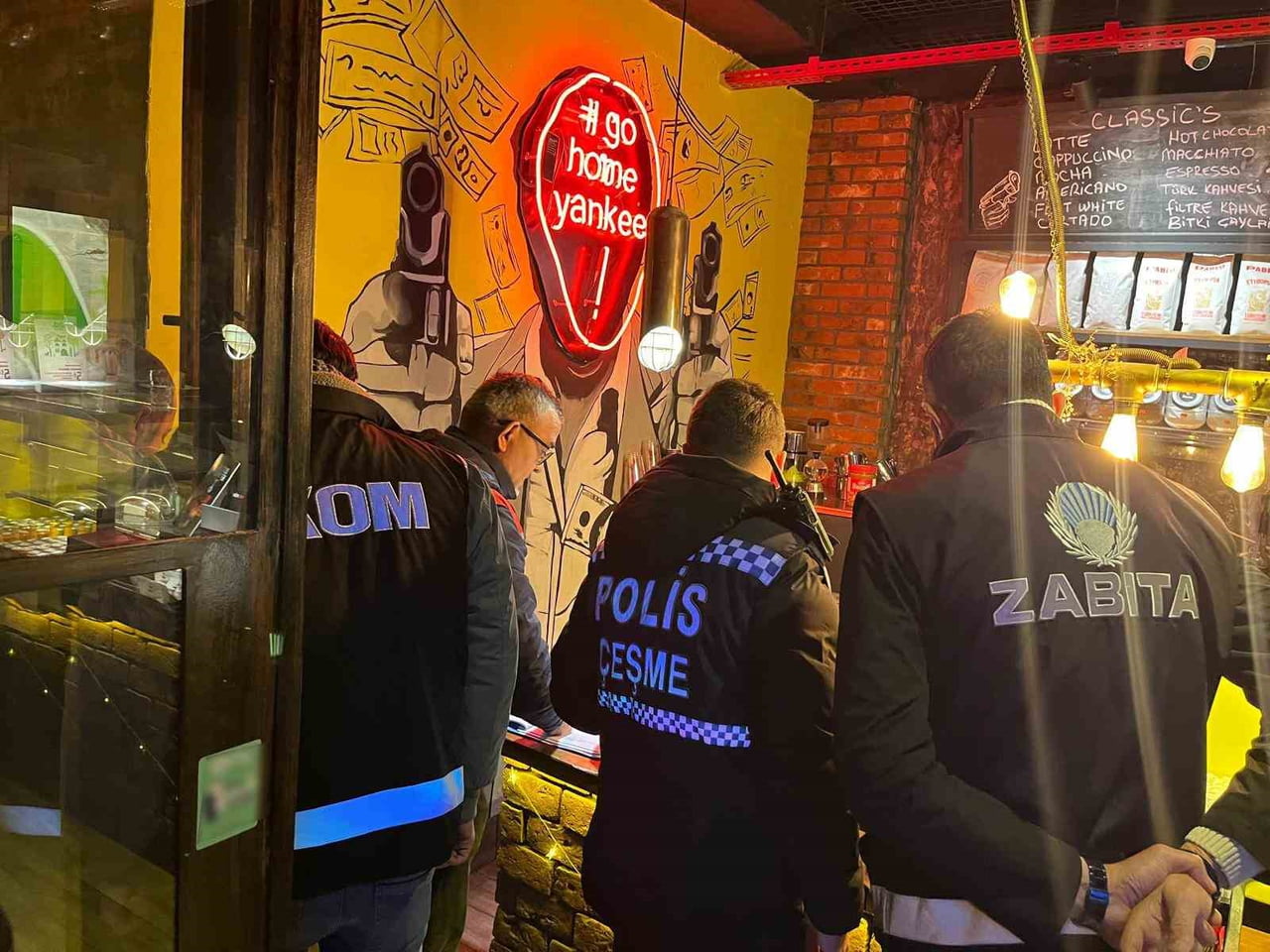 İZMİR’İN TURİSTİK İLÇESİ ÇEŞME’DE, YAKLAŞAN YILBAŞI ÖNCESİ HALK SAĞLIĞINI KORUMAK VE HUZUR...