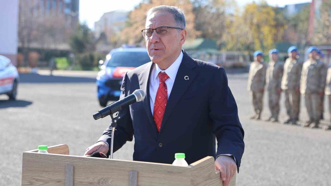 JANDARMA EKİPLERİNE YENİ NESİL YAKA KAMERALARI TESLİM EDİLDİ